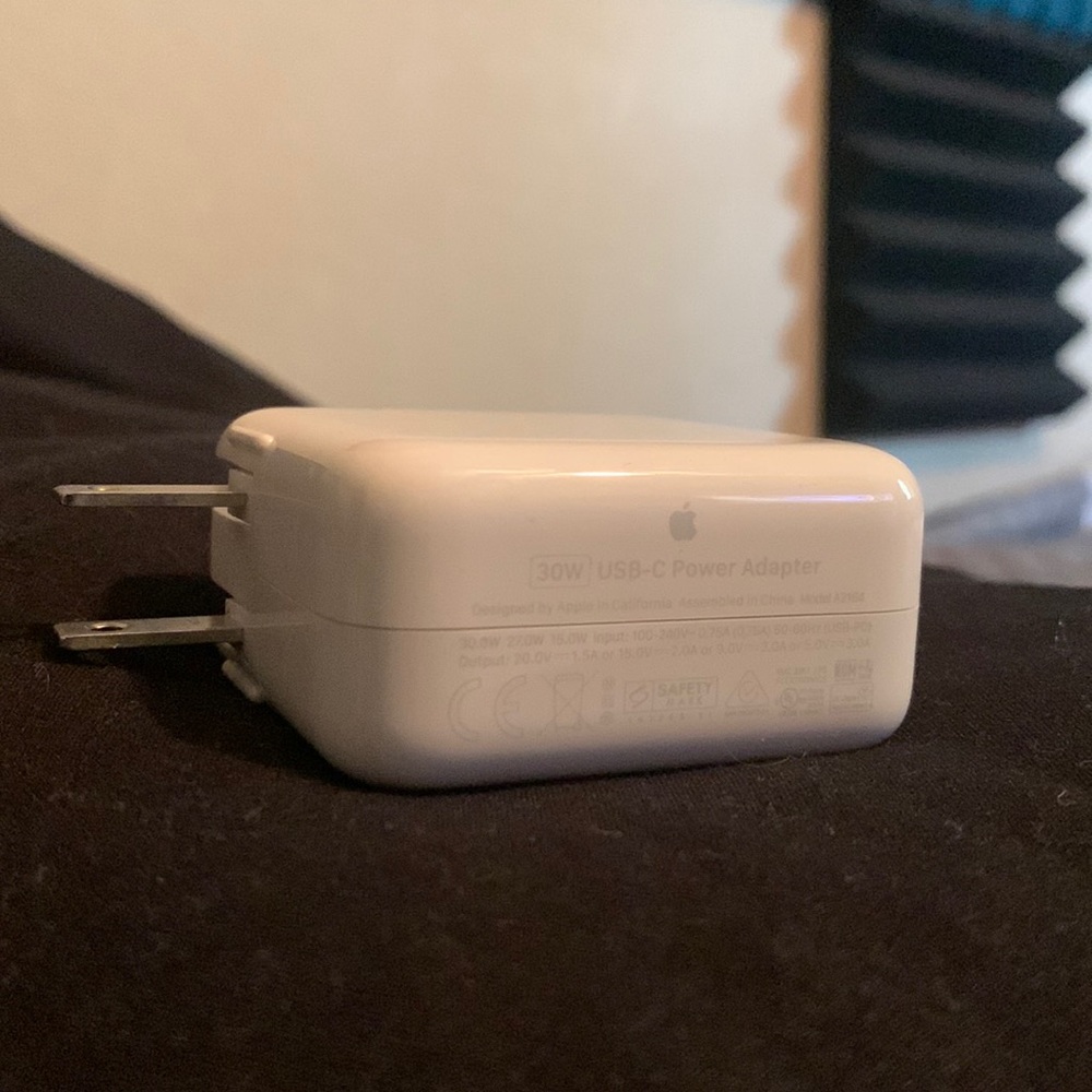 *BRAND NEW* 30watt USB-C Power Adapter